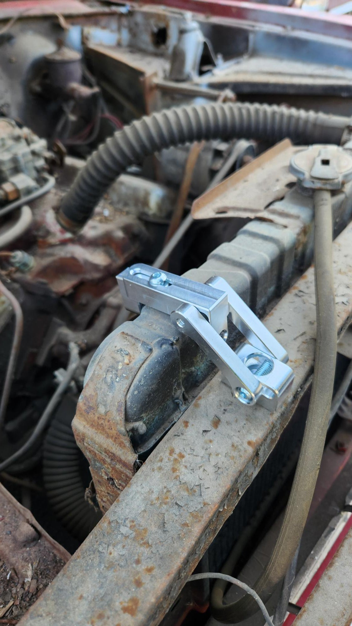 Universal Radiator Support Bracket; Adjustable; 1.5-2.5"