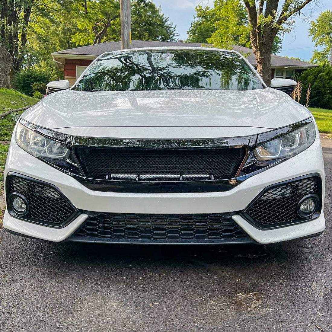 American Modified Sports Grille W/ Steel Mesh Glossy Black - AMHMAA00105