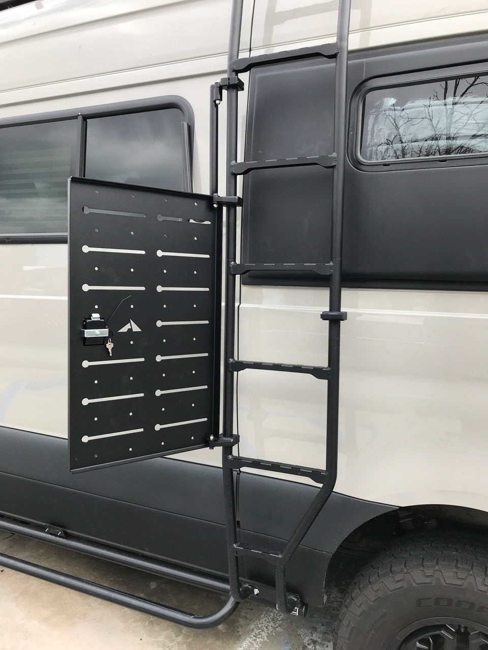 Ladder Frontloader - Universal
